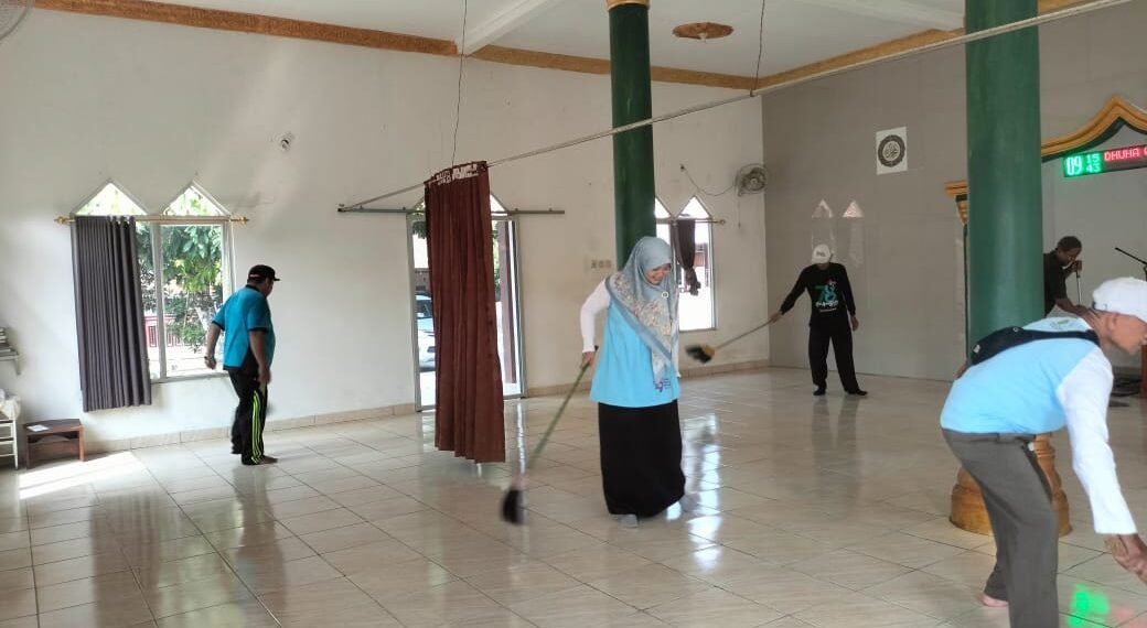 GEBER MAS KUA Ciracap Rawat Masjid, Jaga Kenyamanan Ibadah