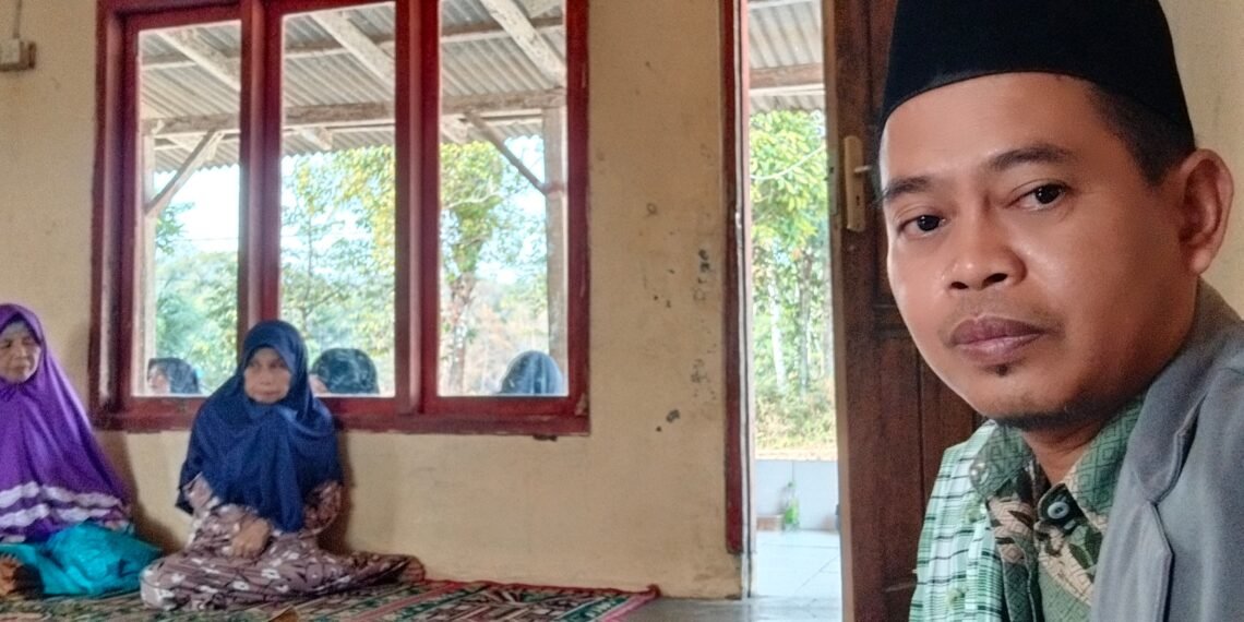 Penyuluh KUA Ciemas Bekali Siswa tentang Syarat Sah Salat di MT Nurul Ihsan