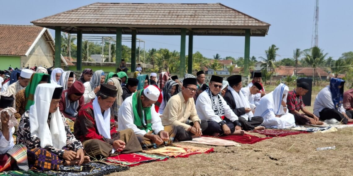 KUA Cibitung Bersama Forkopimcam dan Masyarakat Laksanakan Salat Istisqa