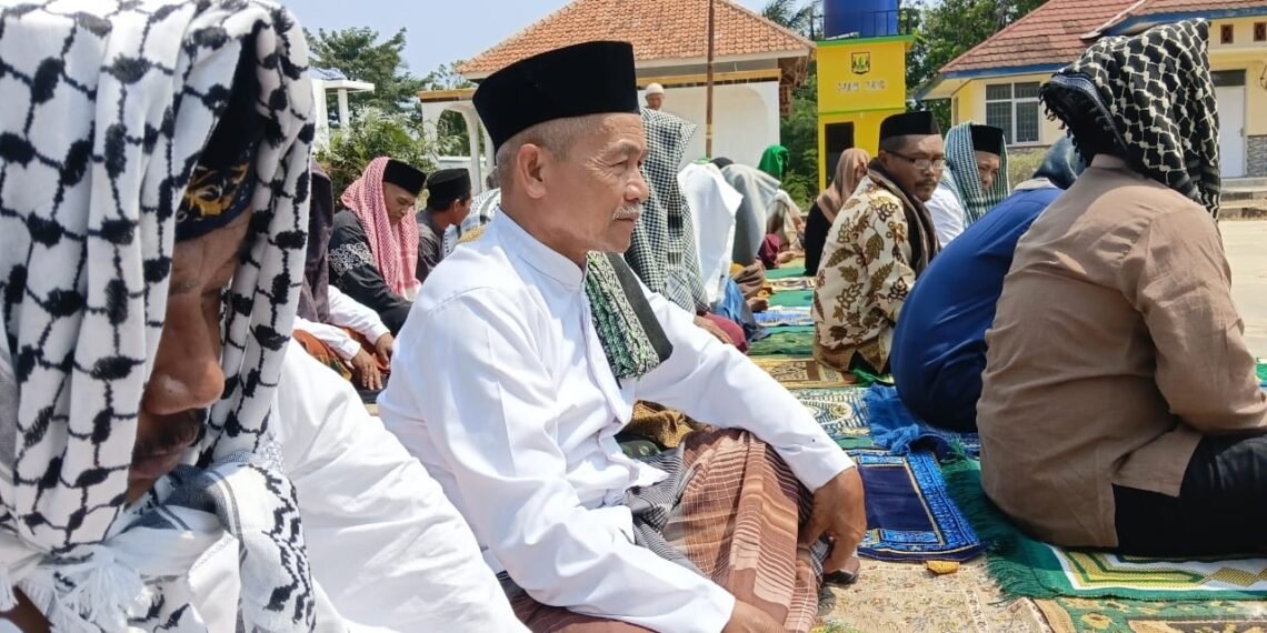 Memohon Rahmat di Tengah Kemarau, Penyuluh KUA Ciracap Laksanakan Salat Istisqa Bersama Warga