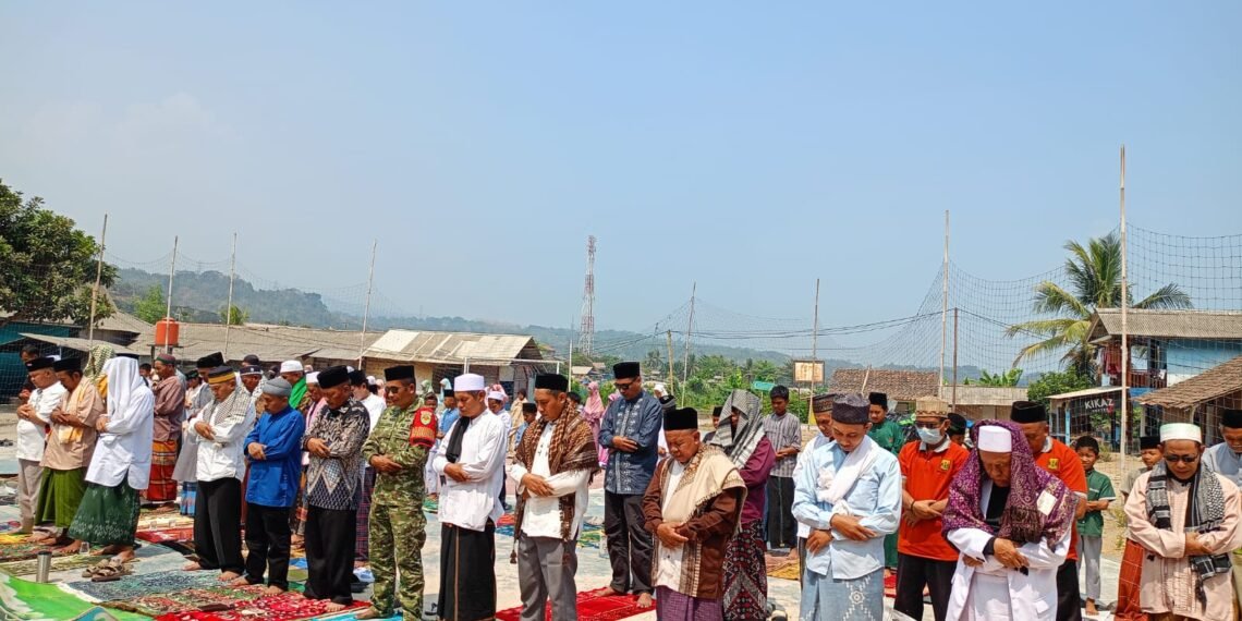 KUA Cisolok Bersama Lembaga Keagamaan dan Masyarakat Laksanakan Salat Istisqa