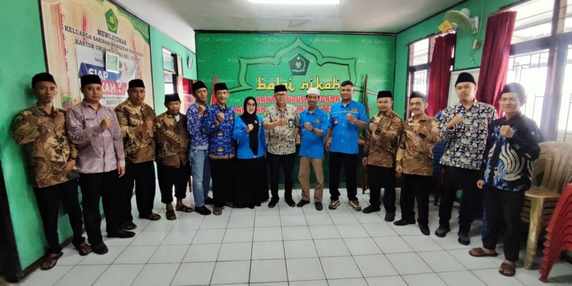 Kepala KUA Cidahu Terima Kunjungan Pengurus KNPI, Perkuat Sinergi Kepemudaan