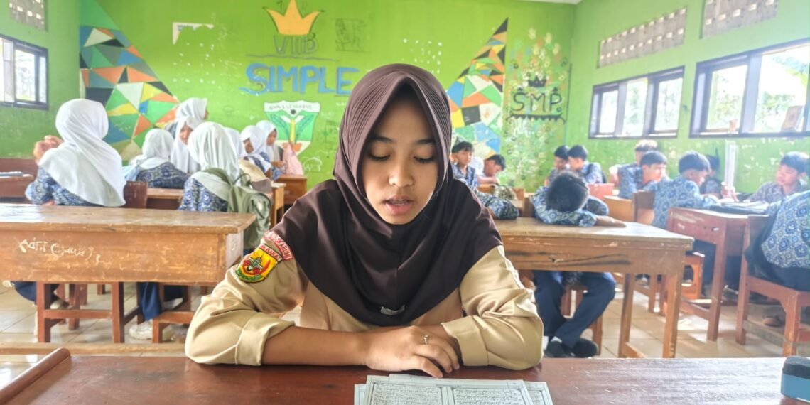 Penyuluh KUA Lengkong Dampingi Tes BTQ Siswa SMPN 1 Lengkong