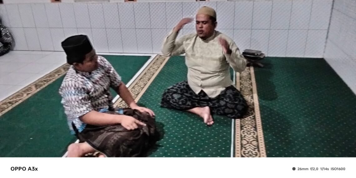 Perkuat Pembinaan Ibadah, Penyuluh KUA Surade Dampingi Praktik Salat Santri