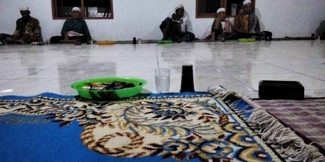 Bahas Pembatal Wudu, Penyuluh KUA Surade Berikan Bimluh kepada Jamaah MT Al-Amanah