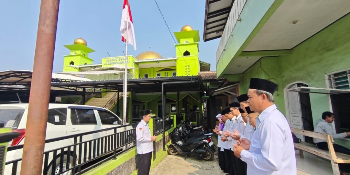 Apel Senin KUA Jampangtengah, Pembina Apel Tekankan Semangat Bekerja untuk Melayani Umat