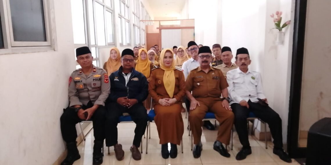Perkuat Sinergi Keumatan, KUA Cisaat Hadiri Pengajian Majelis Taklim Aparatur Kecamatan