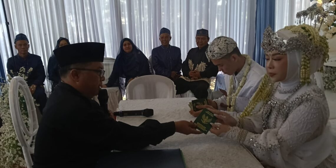 Kepala KUA Bojonggenteng Berikan Pelayanan Pencatatan Nikah, Utamakan Profesionalitas dan Tanggung Jawab