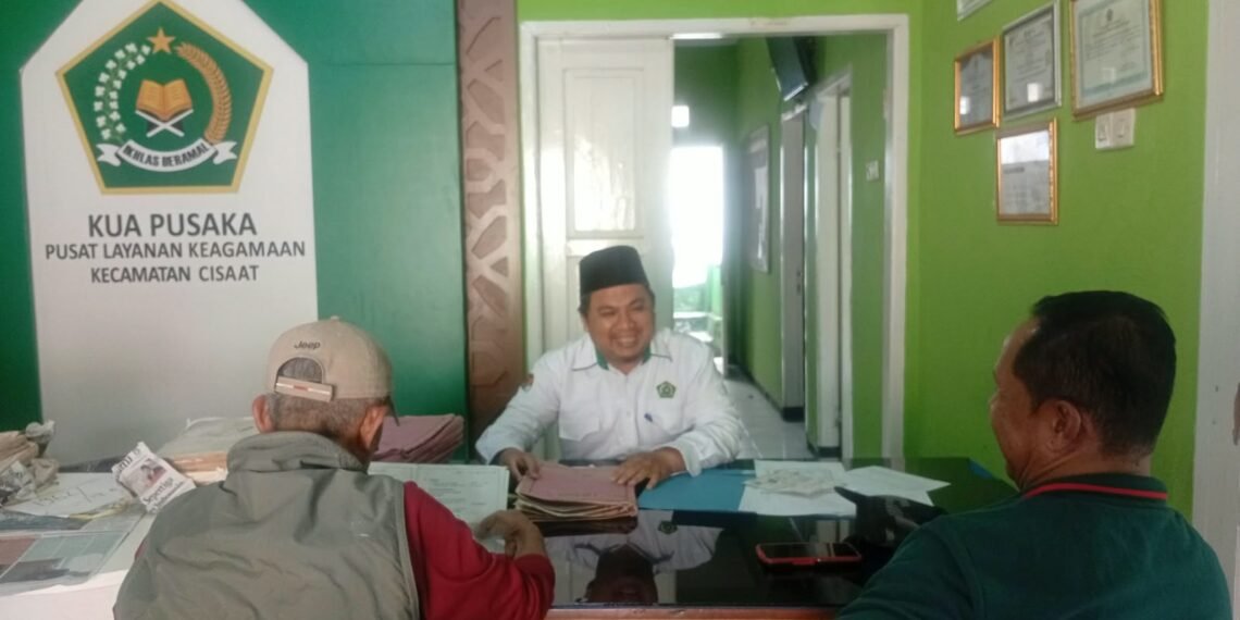 Layanan Berbasis Arsip, Penghulu KUA Cisaat Bantu Telusuri Dokumen Nikah Tahun 1950