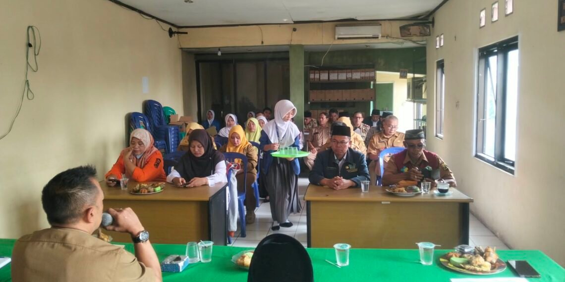 Pegawai KUA Bojonggenteng Ikuti MTA Rutin Senin, Kiai Maman Somantri Tekankan Pentingnya Iman dan Takwa