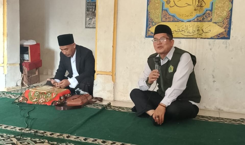 Penyuluh KUA Bojonggenteng Bahas Tiga Faktor Keterbatasan Ilmu di Majelis Taklim Pasir Bentik