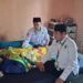 Berikan Penguatan Keagamaan, Penyuluh KUA Cikakak Sambangi Pegawai yang Sedang Sakit