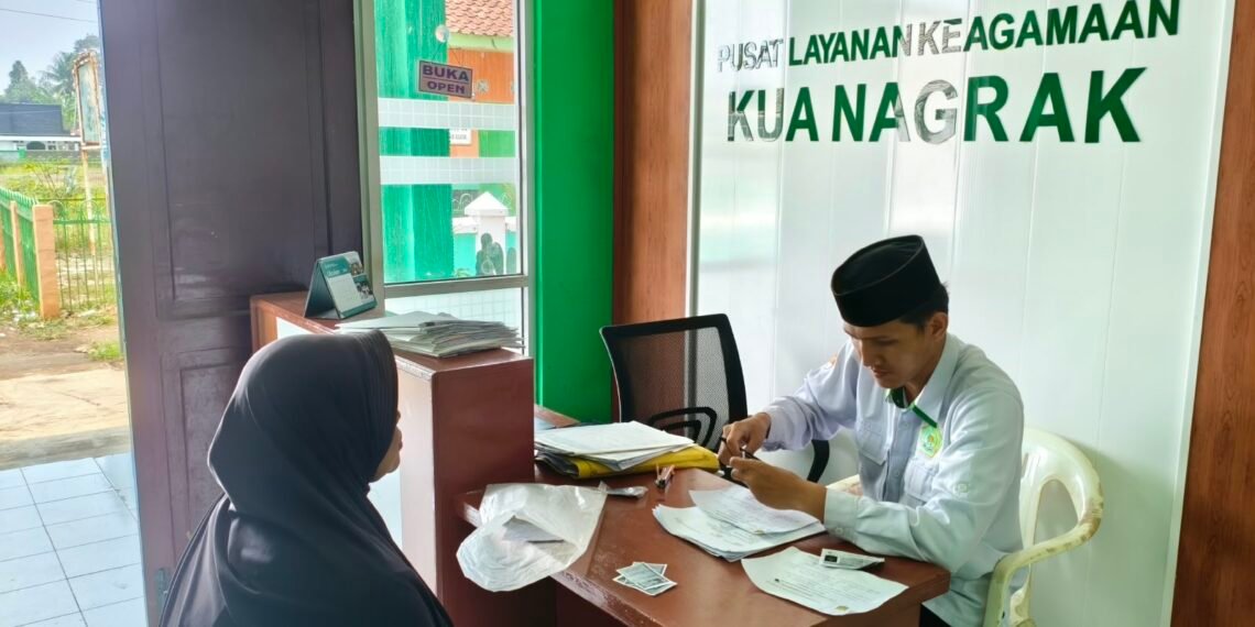Awali Pekan, Penghulu KUA Nagrak Pastikan Tertib Administrasi Pernikahan Warga