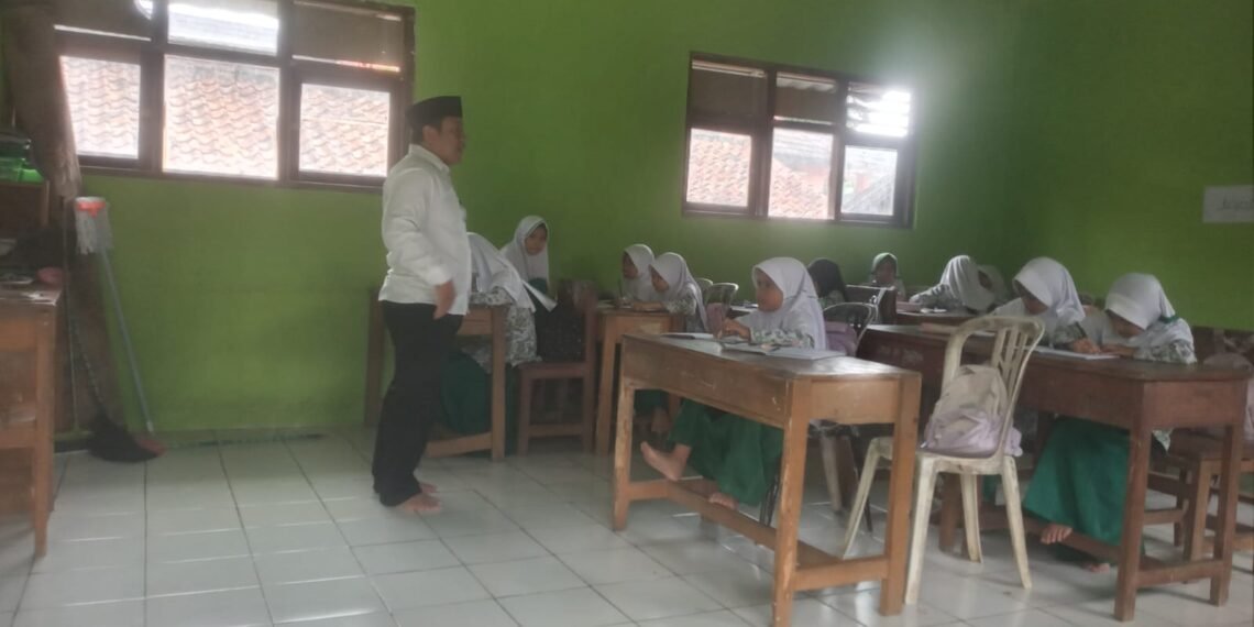 Penyuluh KUA Bojonggenteng Bimbing BTQ di MDTU Urwatul Huda