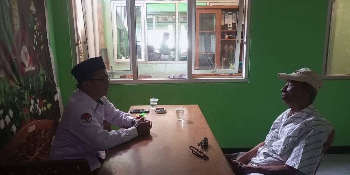 Berikan Layanan Informasi Wakaf, Penghulu KUA Cibitung Dampingi Warga Persiapkan Wakaf Tanah