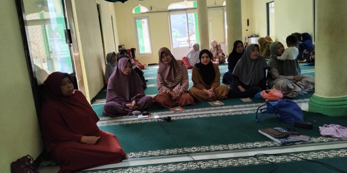 Penyuluh KUA Cibadak Bahas Moderasi Beragama di Majelis Taklim Nurul Latif