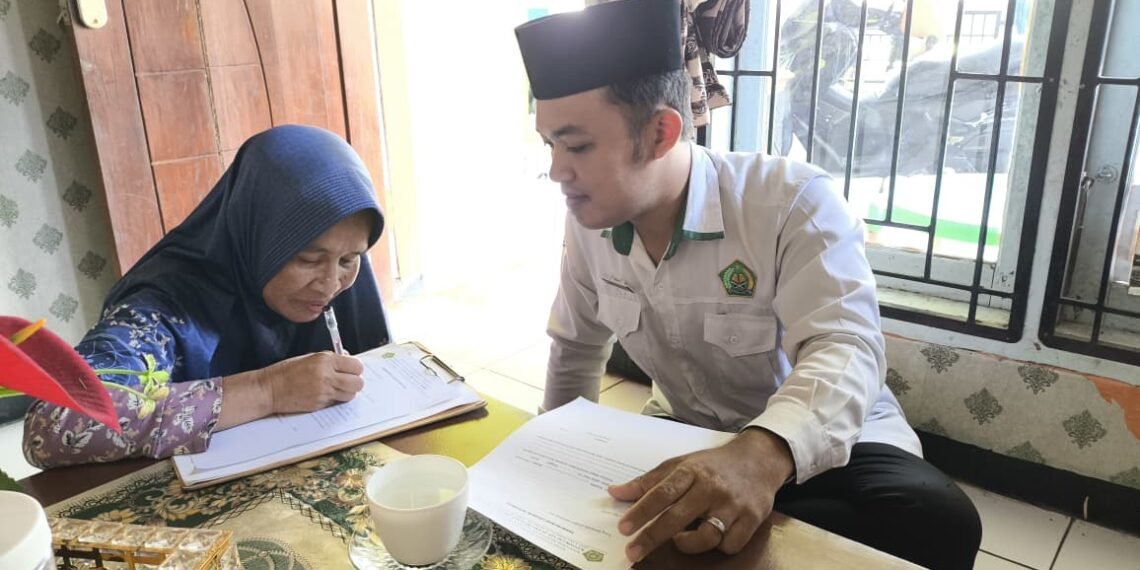 Dekat dengan Masyarakat, Penyuluh KUA Cikakak Layani Konsultasi Keagamaan di Desa Cirendang