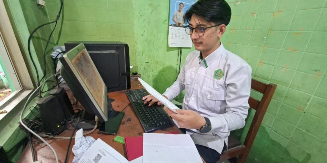 Tertib Administrasi Nikah, Penyuluh KUA Nagrak Input Data Isbat Nikah melalui SIMKAH