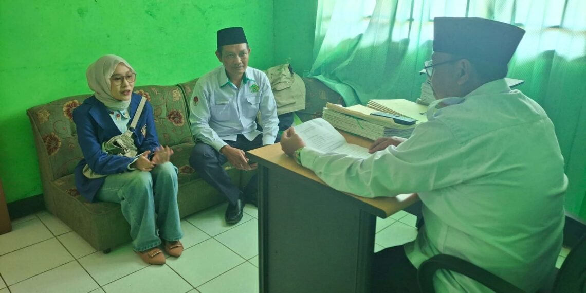 KUA Lengkong Terima Kunjungan Mahasiswi UMMI untuk Konsultasi Penelitian Bimbingan Perkawinan