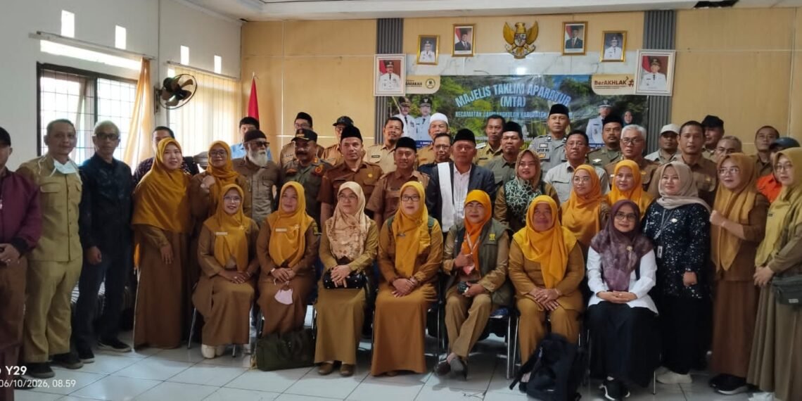 Penyuluh KUA Jampangkulon Hadiri Majelis Taklim Aparatur Kecamatan