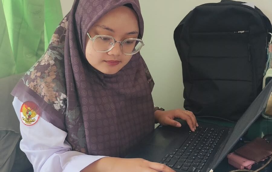 Tertib Administrasi Nikah, Operator SIMKAH KUA Cibadak Verifikasi Berkas Calon Pengantin