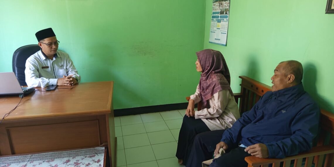 Kepala KUA Curugkembar Layani Konsultasi Keagamaan tentang Hukum Waris