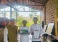 Perkuat Administrasi Kelembagaan Keagamaan, Penyuluh KUA Bantargadung Serahkan ID Masjid dan SKT Majelis Taklim