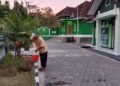 Rawat Tanaman di Tengah Kemarau, PUO KUA Ciracap Perkuat Kepedulian Lingkungan
