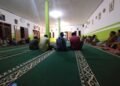 Perkuat Kecintaan terhadap Al-Qur’an, Penyuluh KUA Purabaya Bimbing Jamaah Majelis Taklim Nurul Karimah