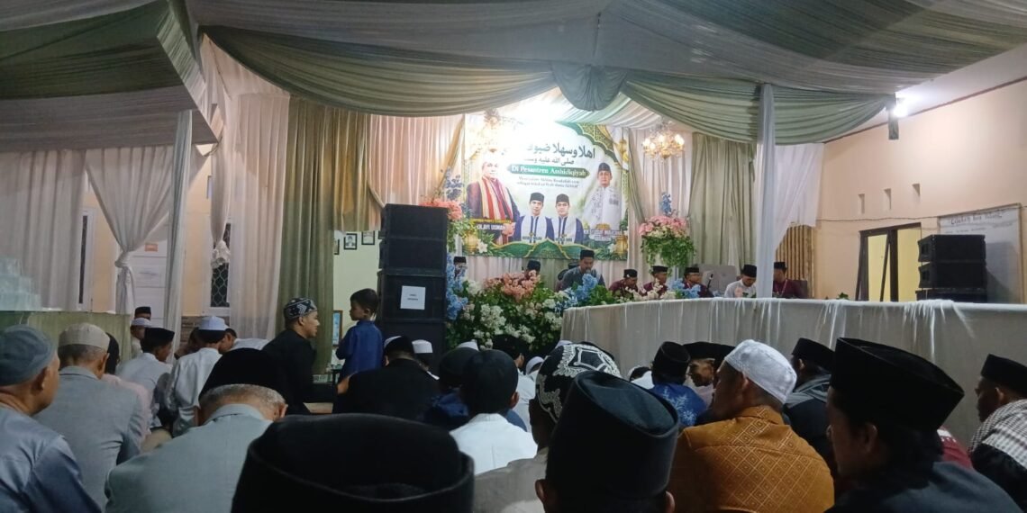 Perkuat Silaturahmi Keumatan, Penghulu dan Penyuluh KUA Lengkong Hadiri Maulid Nabi