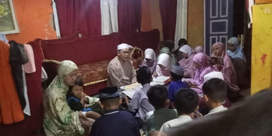 Perkuat Kemampuan BTQ, Penyuluh KUA Gegerbitung Bimbing Santri Rohmatussibyan