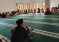Perkuat Keteguhan Hati, Penyuluh KUA Purabaya Bimbing Jamaah MT Al Munawaroh