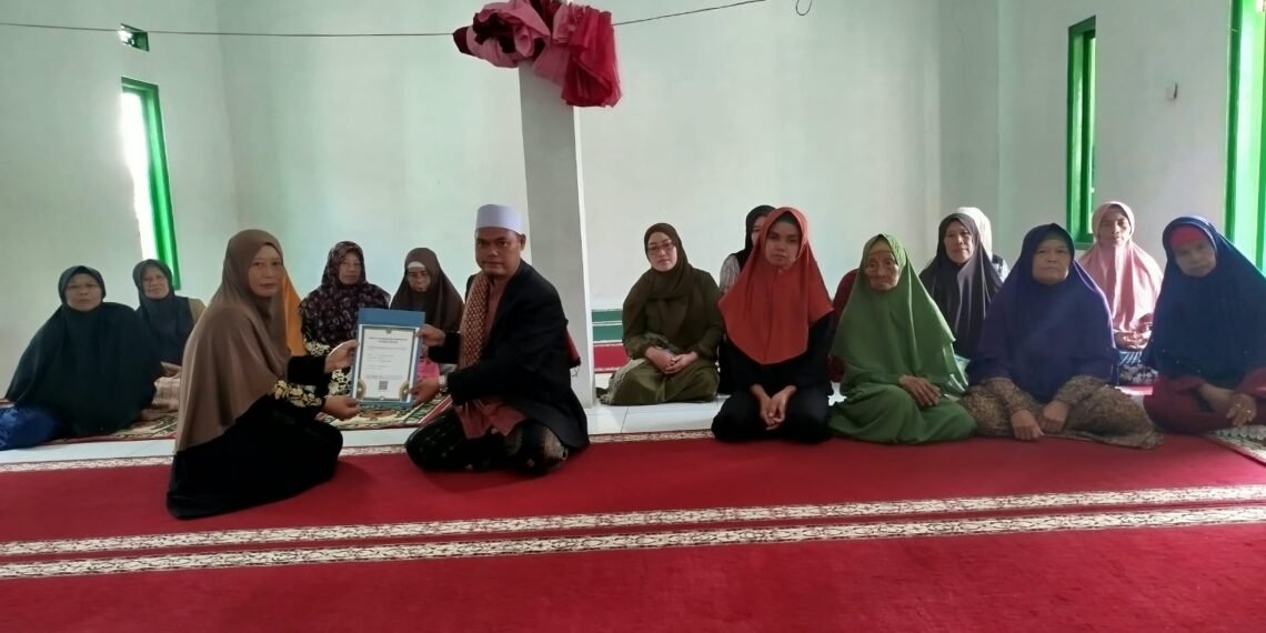 Penyuluh KUA Kabandungan Berikan BIMLUH dan Serahkan SKT Majelis Taklim Al-Ikhlas