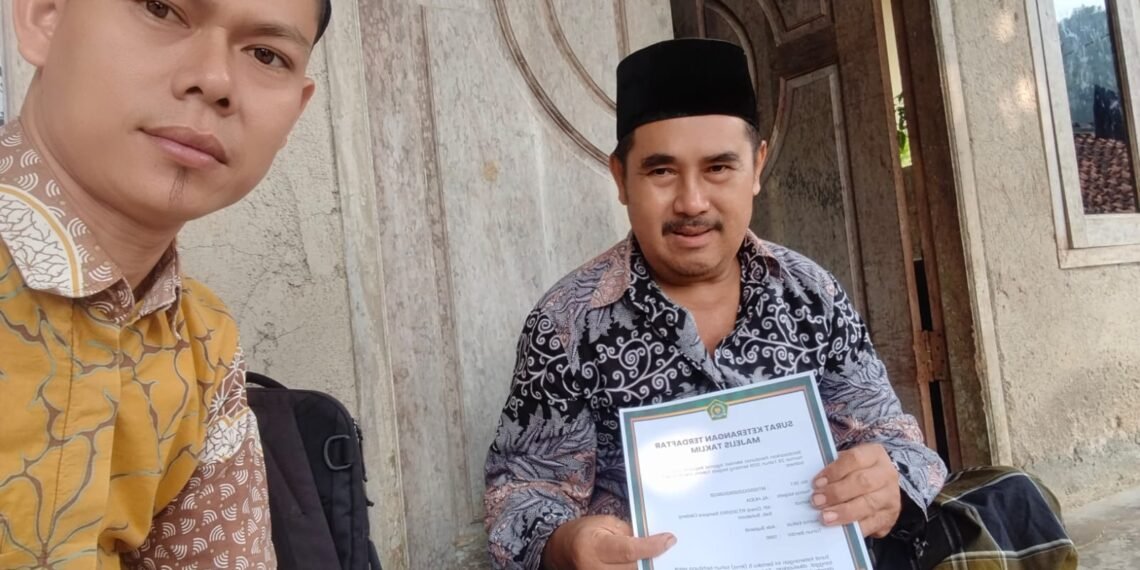 Penyuluh KUA Cikidang Serahkan SKMT kepada Majelis Ta’lim Desa Sampora