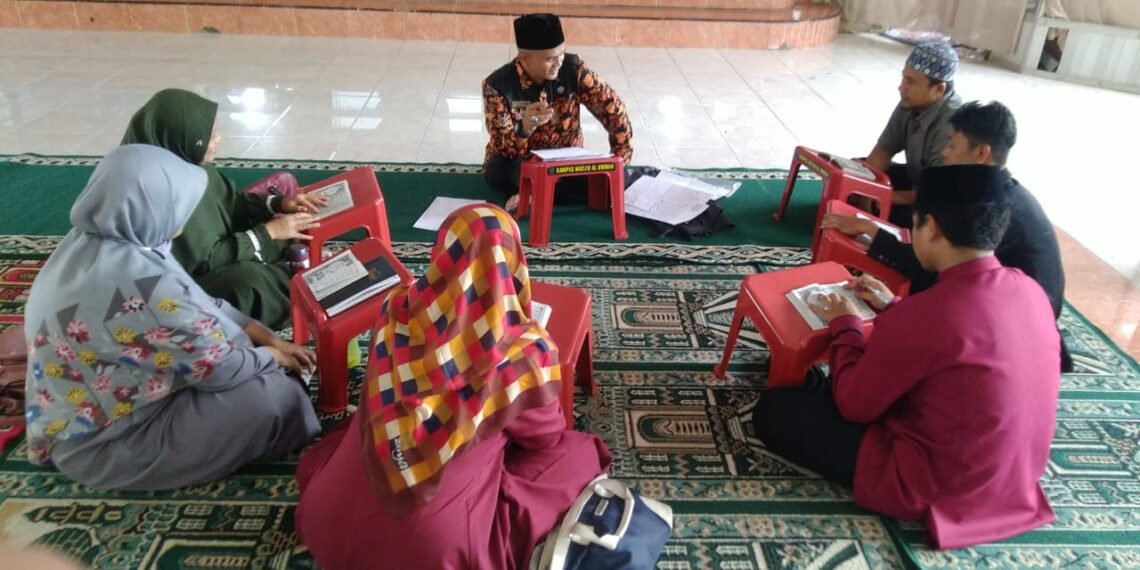 Tingkatkan Kualitas Bacaan Al-Qur’an, Penyuluh KUA Nagrak Bimbing Guru Ngaji