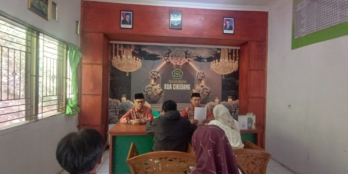 Bimwin KUA Cikidang Bekali Calon Pengantin dengan Pembinaan Keagamaan