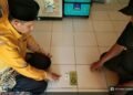 Pastikan Arah Salat Tepat, Penyuluh KUA Ciracap Kalibrasi Kiblat Rumah Warga