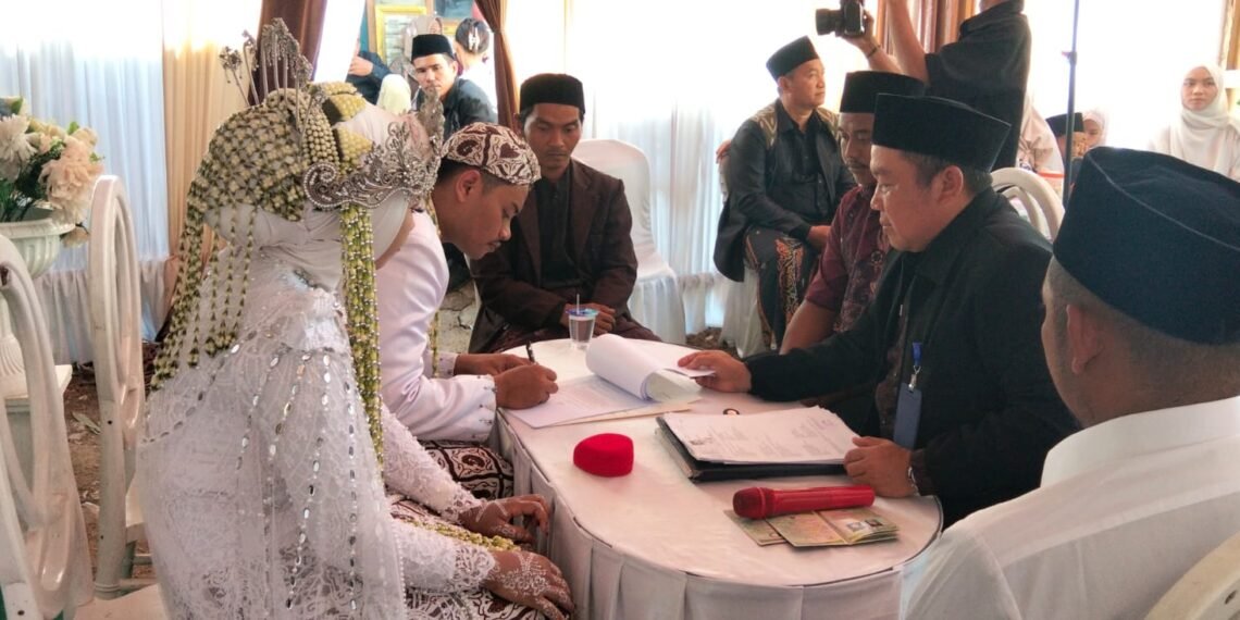 Dari Akad Menuju Keluarga Sakinah, Penghulu KUA Ciracap Ingatkan Bakti kepada Orang Tua