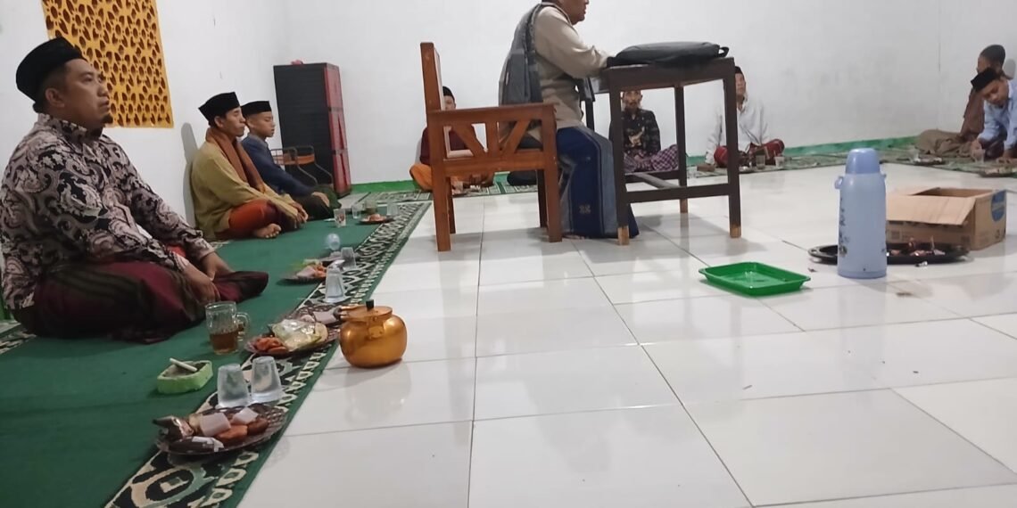 Penyuluh KUA Ciemas Tekankan Keutamaan Menuntut Ilmu dalam Pengajian Mingguan
