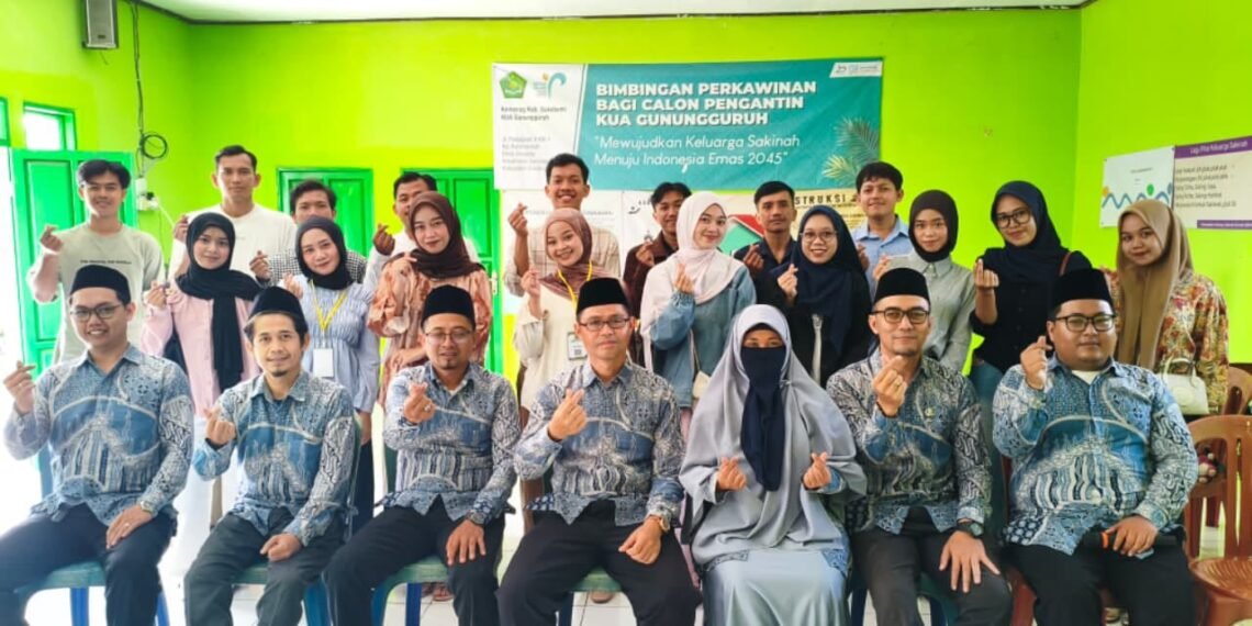 Bimwin KUA Gunungguruh Bekali Tujuh Pasang Catin, Padukan Ketahanan Keluarga dan Kepedulian Lingkungan