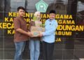 Calon Pengantin KUA Kabandungan Serahkan Bibit Pohon, Dukung Program Ekoteologi