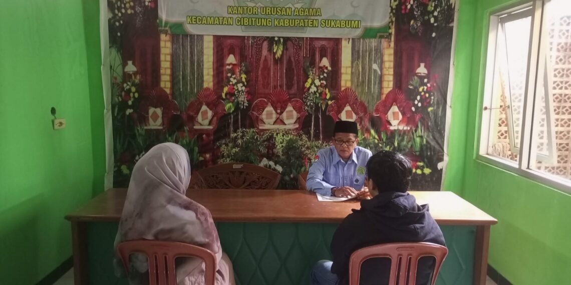 Penghulu KUA Cibitung Ajak Catin Peduli Lingkungan melalui Gerakan SAWAHON