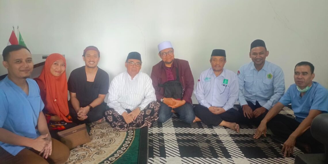 Sambut Hari Santri 2026, Penyuluh KUA Cicantayan Dampingi Khitanan Massal PCNU