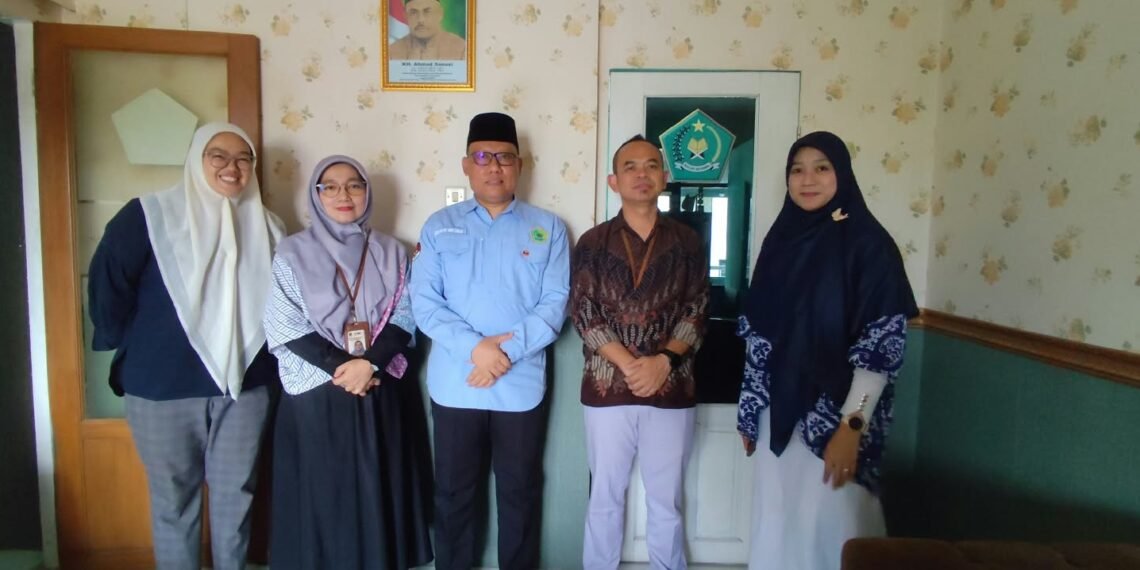 Bersama Dinkes, Kasi Penmad Kemenag Sukabumi Dorong Percepatan CKG dan TTD di Madrasah
