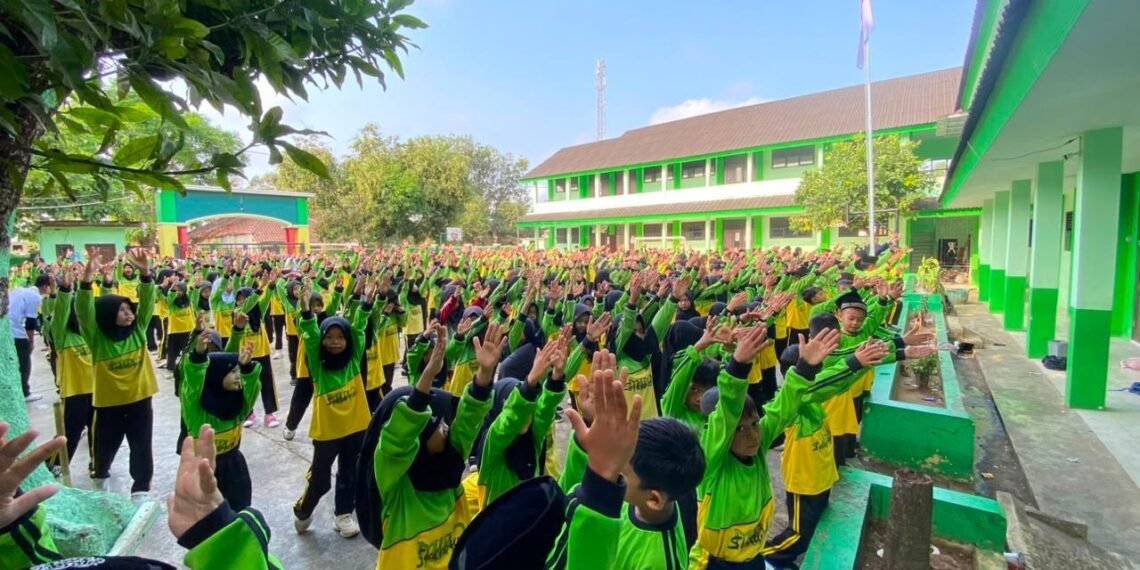 MIN 2 Sukabumi Biasakan Pola Hidup Sehat melalui Senam Bersama Setiap Sabtu
