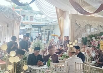 Penghulu KUA Parungkuda Pimpin Pelaksanaan Akad Nikah di Desa Langensari