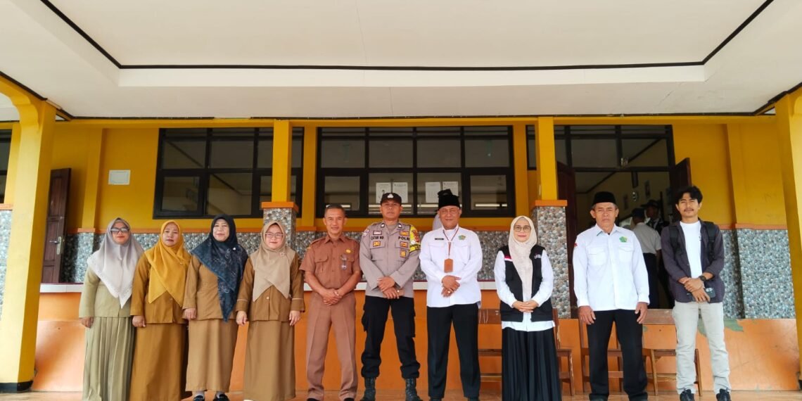 KUA Jampangkulon Bersama Kepolisian Berikan Bimbingan Remaja Usia Sekolah di SMPN 2 Jampangkulon