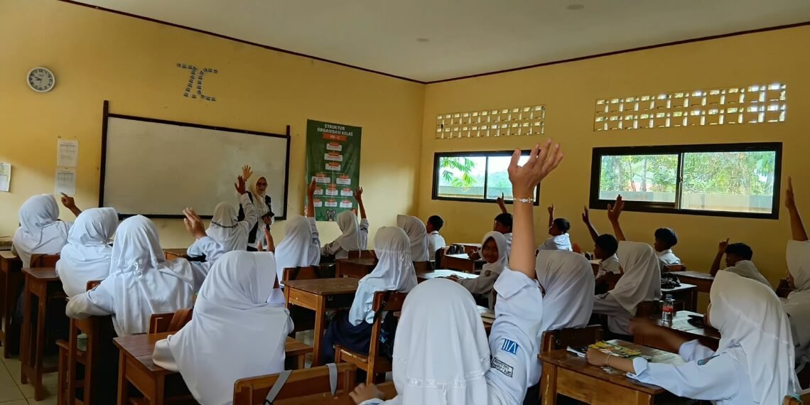 Penyuluh Agama KUA Jampangkulon Ajak Pelajar SMPN 2 Jampangkulon Bangun Karakter Positif