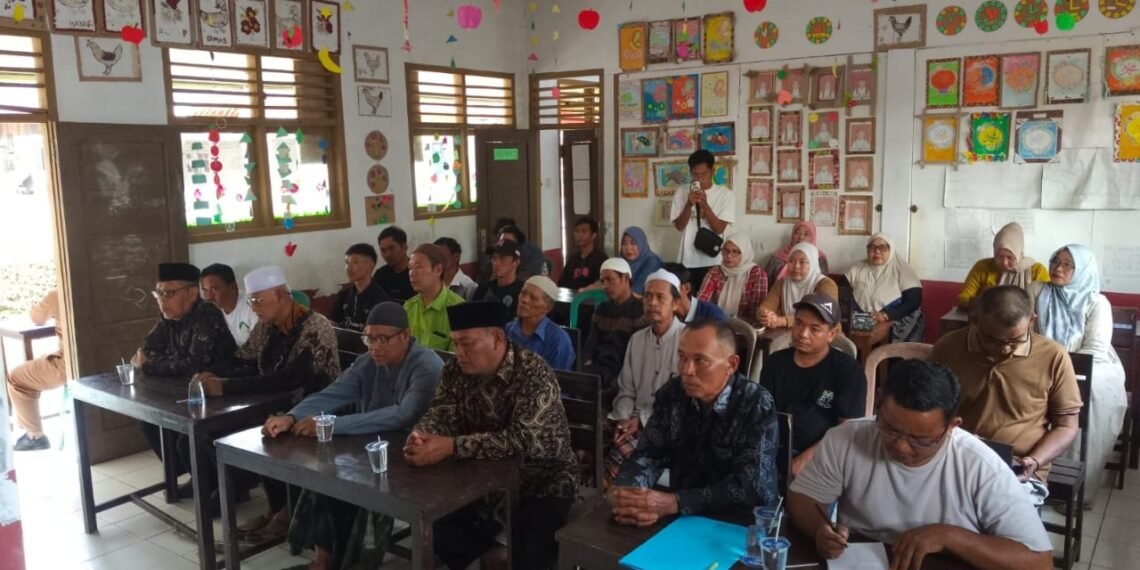 Jalin Kedekatan dengan Warga, Penyuluh KUA Ciracap Ikuti Musyawarah Dusun Simpenan