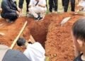 Penyuluh Agama Islam KUA Cibitung Dampingi Warga dalam Pemulasaraan Jenazah hingga Pemakaman